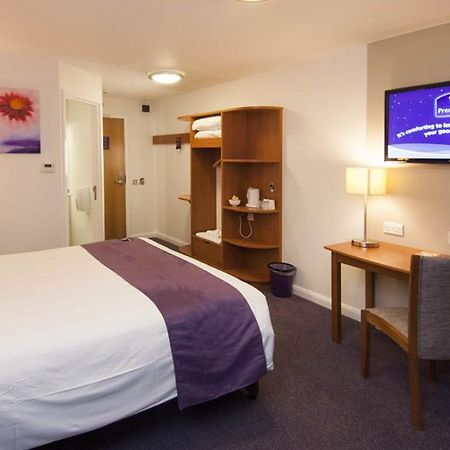 Premier Inn Swindon Central Exterior foto