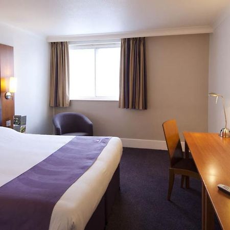 Premier Inn Swindon Central Exterior foto